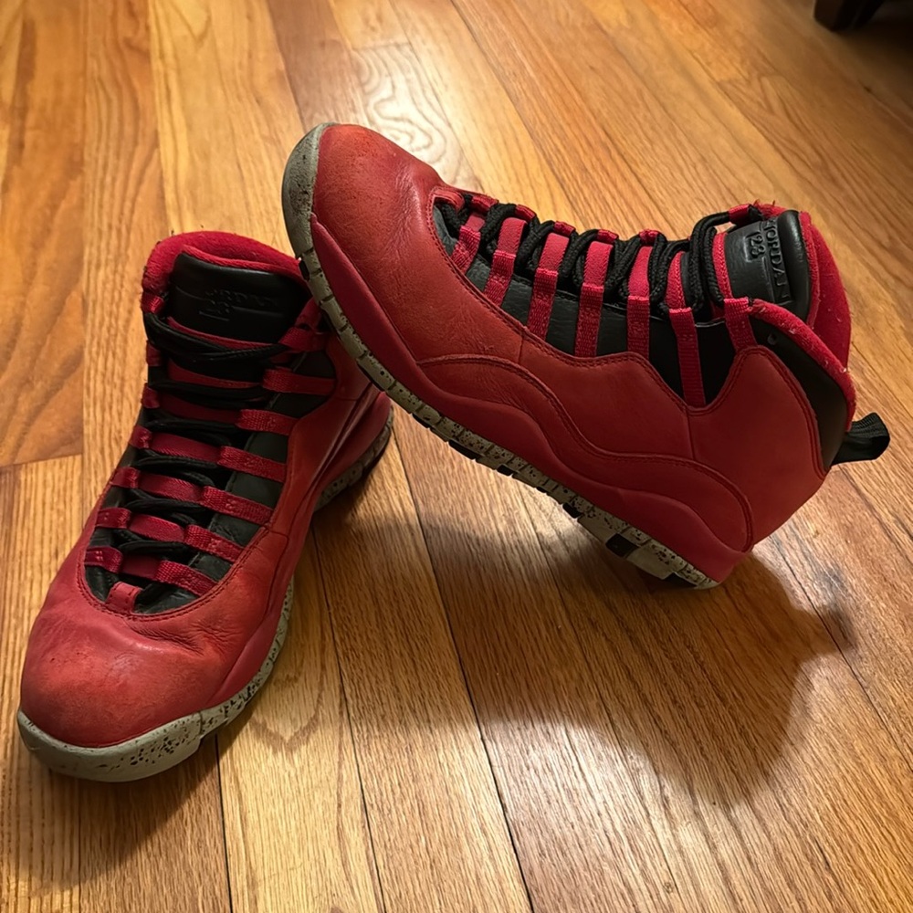 Jordon 10 Retro Bulls Over Broadway. Men’s Sz 8.5.